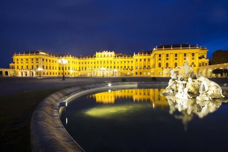 Schönbrunn Palace at night